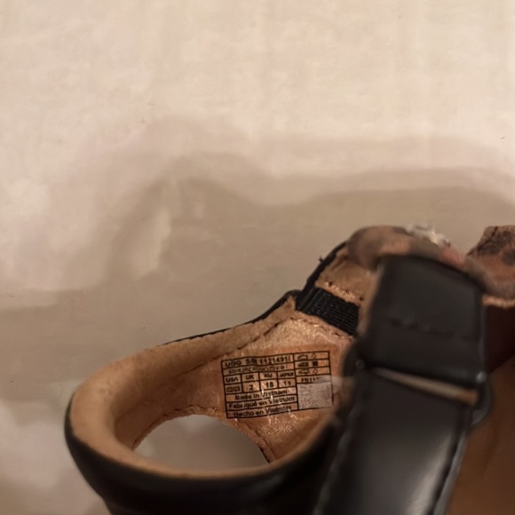 UGG Baby Girl's Emmery Leopard Sandals - Picture 7 of 7